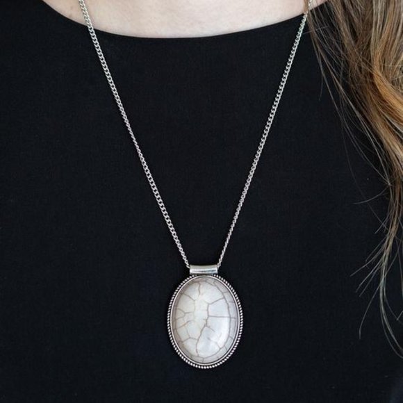 3/$20 Paparazzi Southwest Showdown Gray Stone Pendant Necklace and Earrings Set